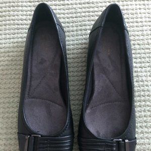 Women's Clark's COLLECTION Black Flats Shoes Size 6 LIKE NEW High Quality!